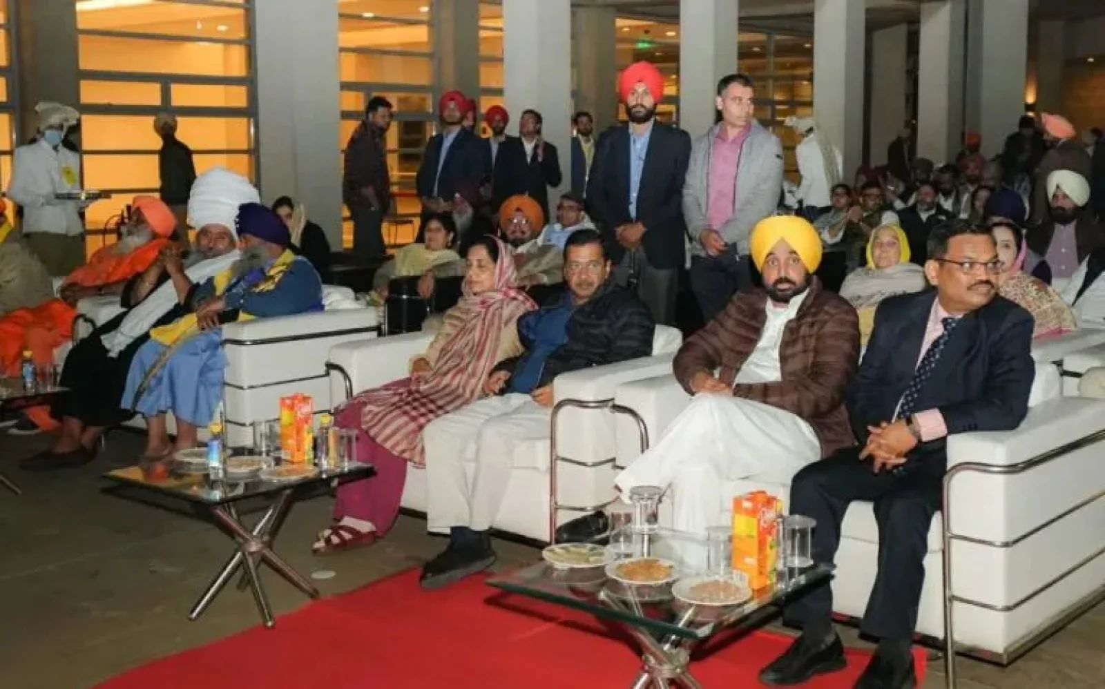 पंजाब में ‘विरासत-ए-खालसा’ ड्रोन शो: गुरु तेग बहादुर जी को श्रद्धांजलि, भगवंत सिंह मान और केजरीवाल ने लगाई हाज़िरी