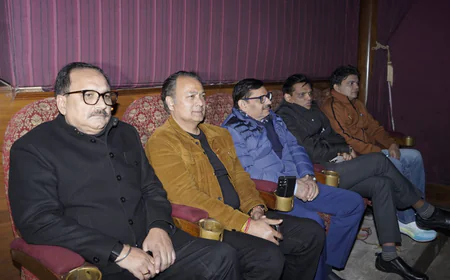 दिल्ली भाजपा अध्यक्ष वीरेंद्र सचदेवा ने कार्यकर्ताओं के साथ देखी 'बॉर्डर 2'; बोले- "भारतीय सेना की वीरता पर हर नागरिक को है गर्व"