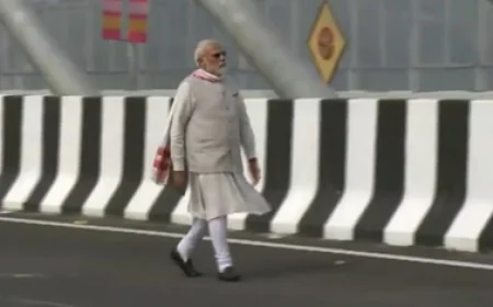 असम में इंफ्रास्ट्रक्चर की नई क्रांति: PM मोदी ने किया पूर्वोत्तर के पहले 'एक्स्ट्राडोज्ड' पुल और 'आपातकालीन रनवे' का उद्घाटन