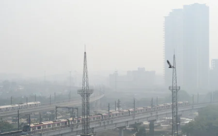 NCR में फिर लौटा प्रदूषण का 'रेड जोन': दिल्ली-गाजियाबाद की हवा हुई 'जहरीली'; कल होने वाली बारिश से बंधी राहत की उम्मीद