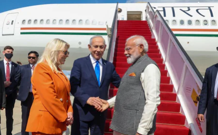 इजरायल में मोदी का जलवा: अखबार ने हिंदी में लिखा 'नमस्ते', नेतन्याहू खुद पहुंचे रिसीव करने
