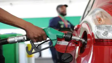 Excise Duty Cut: सरकार ने पेट्रोल-डीजल पर घटाया टैक्स, फिर भी क्यों नहीं कम हुए दाम?