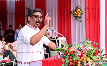 असम में हेमंत सोरेन की दहाड़: चाय बागान आदिवासियों के लिए 'एसटी' दर्जे की मांग; चुनाव से पहले झामुमो का शक्ति प्रदर्शन