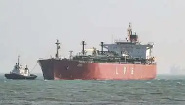 राहत की खबर: होर्मुज स्ट्रेट पार कर भारत की ओर बढ़ा LPG टैंकर, रसोई गैस की किल्लत का खतरा टला