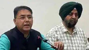 AAP का बड़ा डैमेज कंट्रोल! जालंधर में अमन अरोड़ा ने कहा— 'राघव चड्ढा अब इतिहास', पार्टी में सब कुछ ठीक