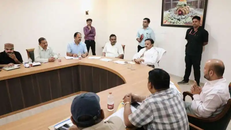 किसानों के खेतों तक पानी पहुँचाने की राह हुई आसान: उप मुख्यमंत्री शुक्ल ने दिए निर्माण बाधाएं दूर करने के निर्देश