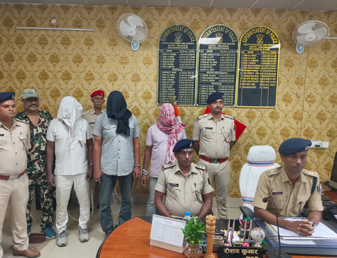 रोहतास पुलिस ने 23 किलो गांजा के साथ तीन तस्करों को किया गिरफ्तार