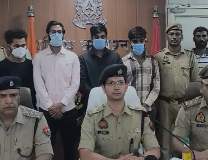 नोएडा: ब्लैक मनी को वाइट मनी बनाने के नाम पर ठगी करने वाले गिरोह का खुलासा