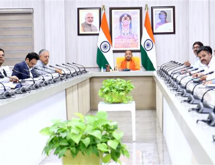 मुख्यमंत्री योगी आदित्यनाथ ने आवास एवं शहरी नियोजन विभाग की समीक्षा बैठक की