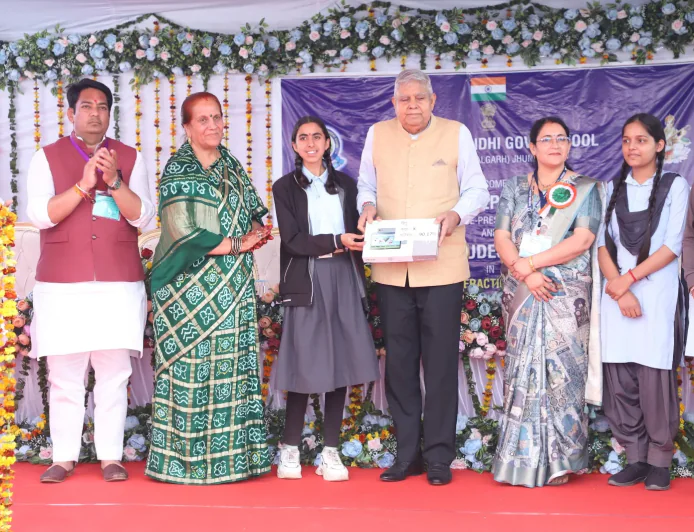 उपराष्ट्रपति जगदीप धनखड़ का झुंझुनूं दौरा, विद्यार्थियों से किया संवाद —नारी सशक्तिकरण पर दिया बल