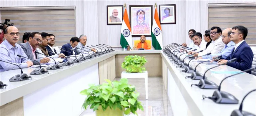 मुख्यमंत्री योगी आदित्यनाथ ने आवास एवं शहरी नियोजन विभाग की समीक्षा बैठक की