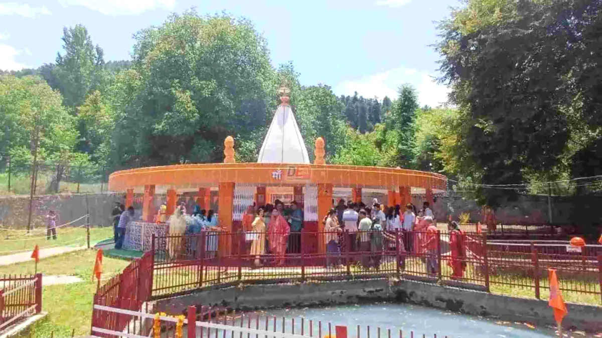 रामनवमी पर 30 साल बाद अनंतनाग के उमा भगवती मंदिर में गूंजे भजन, हिंदू-मुस्लिम एकता की मिसाल