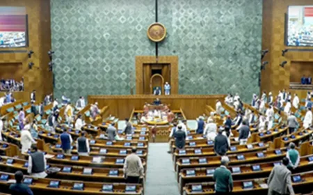 वक्फ संशोधन विधेयक पारित: लोकसभा में 12 घंटे की बहस के बाद मिली मंजूरी