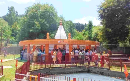 रामनवमी पर 30 साल बाद अनंतनाग के उमा भगवती मंदिर में गूंजे भजन, हिंदू-मुस्लिम एकता की मिसाल