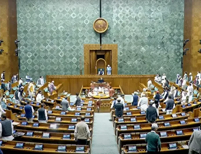 वक्फ संशोधन विधेयक पारित: लोकसभा में 12 घंटे की बहस के बाद मिली मंजूरी