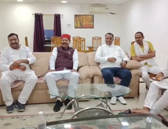 महागठबंधन की सरकार बनी तो महिलाओं को हर माह ₹2500 देगी RJD: भाई विरेंद्र
