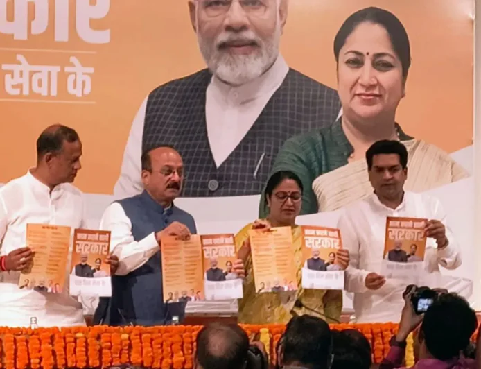 दिल्ली की मुख्यमंत्री रेखा गुप्ता ने 100 दिनों का रिपोर्ट कार्ड पेश किया, बताया पारदर्शिता और विकास का रोडमैप