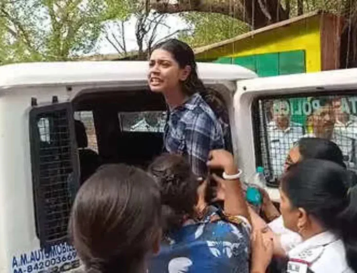 शर्मिष्ठा पनोली की गिरफ्तारी 'ऑपरेशन सिंदूर' विवाद और धार्मिक भावनाओं को ठेस पहुँचाने का आरोप, जानें पूरा मामला
