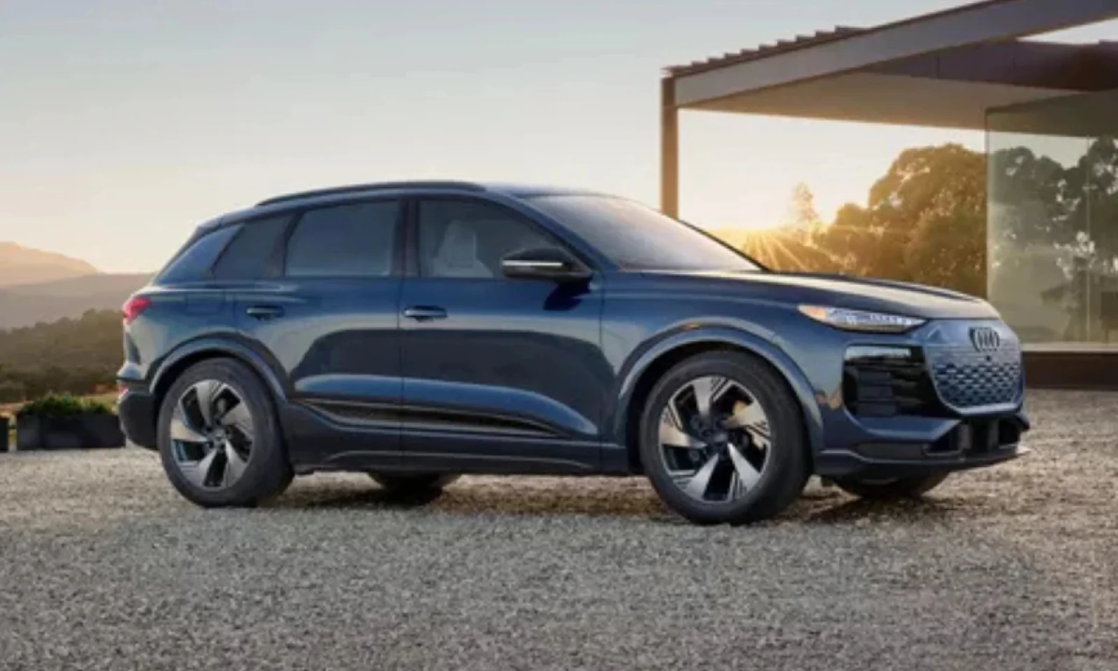 Audi Q6 e-tron स्टाइलिश लुक में आई सामने , अगस्त में होगी लॉन्च , जानें कीमत