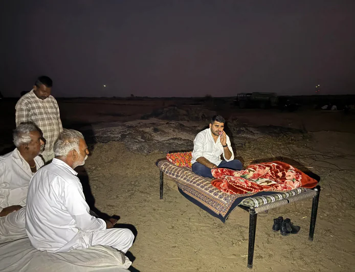 बाड़मेर में सोलर कंपनियों पर खेजड़ी वृक्ष की अवैध कटाई का आरोप, विधायक रविन्द्र भाटी ने जताया कड़ा विरोध