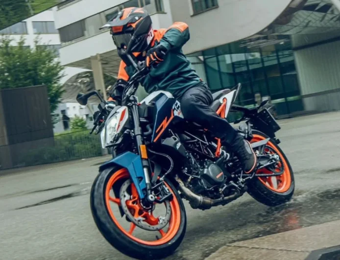 इंतजार हुआ खत्म बहुत ही जल्द KTM 160 Duke दिखेगी मार्केट में जानें फीचर्स और कीमत