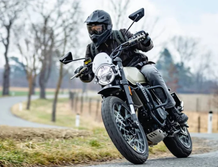 ब्रिक्सटन क्रॉसफायर 500 एक्ससी 27,499 रुपये हुई सस्ती , राइडर्स के लिए सुनहरा मौका