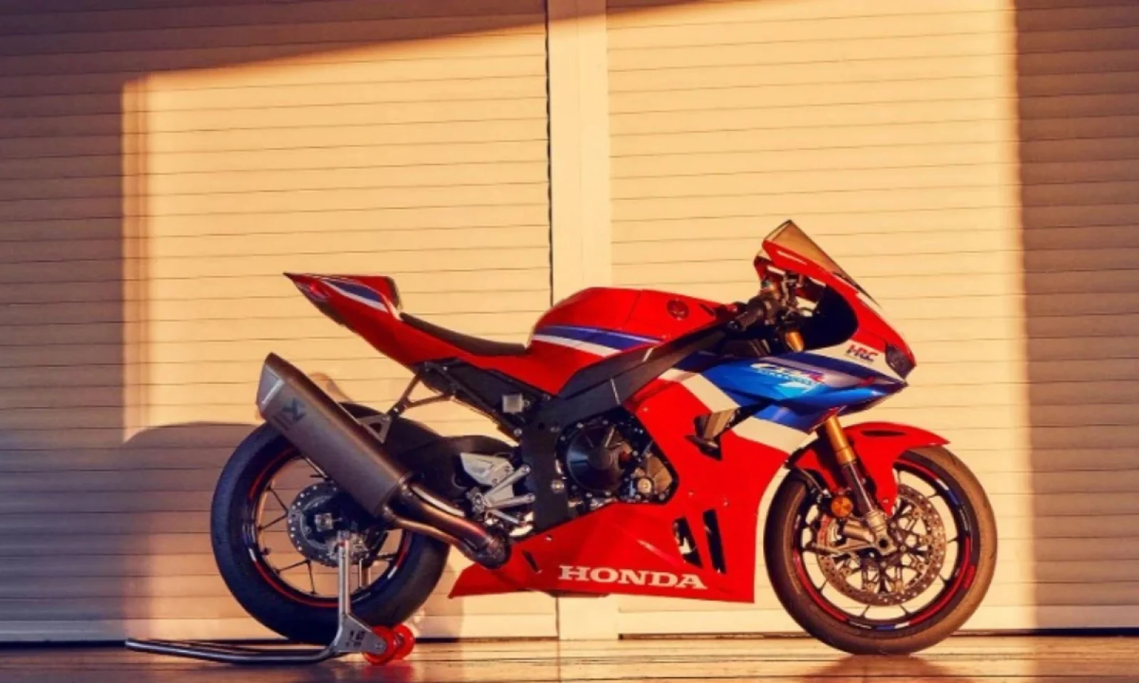 2025 Honda CBR1000RR-R SP दमदार अपग्रेडेड इंजन के साथ भारत में हुई लॉन्च