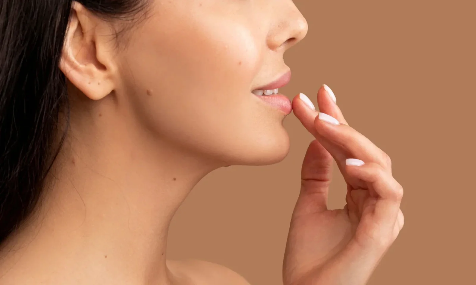 जानें सर्दियों में होंठ फटने की प्रॉब्लम के कारण और घर बैठे अपनाएं कुछ आसान से उपाय