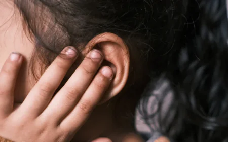 जानें बार बार कान बंद होने के मुख्य कारण और उन्हें ठीक करने के आसान से घरेलू उपाय डिटेल्स में