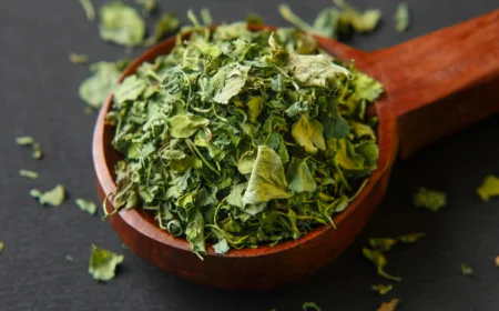 जानें कसूरी मेथी के गुण और इस से होने वाले फायदे और इस के साइड इफेक्ट्स डिटेल्स में