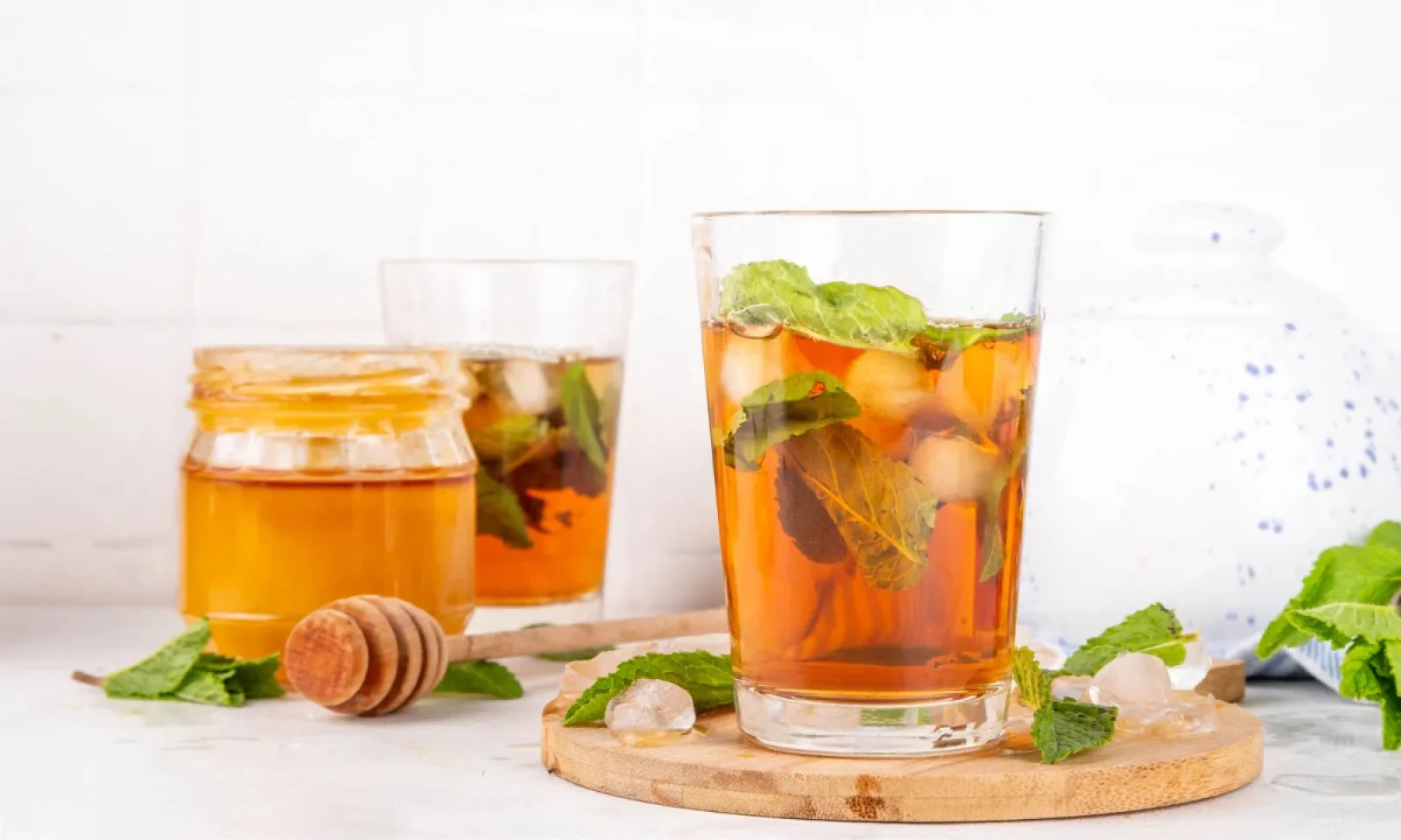 शहद के पानी से होंगे कई सारे फायदे इम्युनिटी के साथ डाइजेस्टिव सिस्टम करें स्ट्रांग