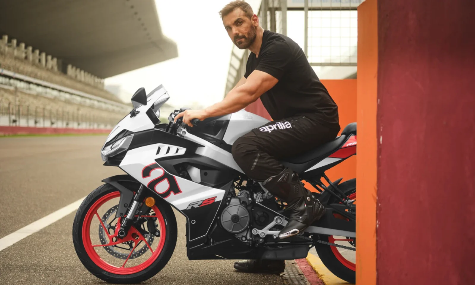 अप्रीलिया आरएस 457 में मिलेंगे अब 3 नए कलर्स जानें लॉन्च डेट