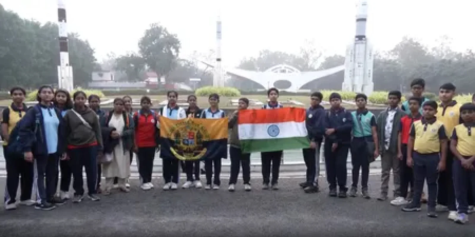 ISRO ने फिर रचा इतिहास: श्रीहरिकोटा से LVM-3 M6 मिशन सफल, छात्रों में जबरदस्त उत्साह