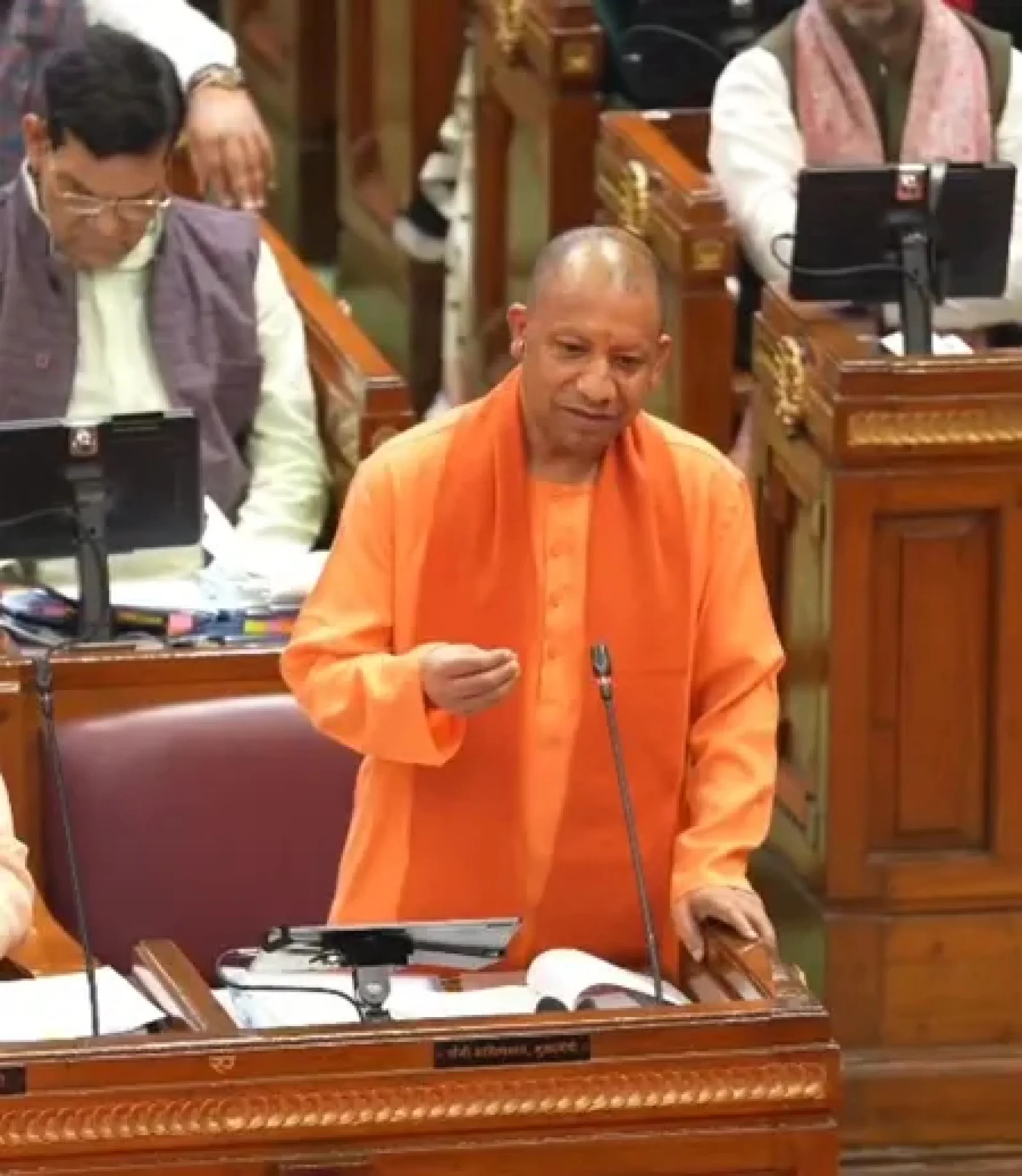 विधानसभा में सीएम योगी का सपा पर तीखा हमला, बोले– अपनी ही विधायक को न्याय नहीं दिला पाए