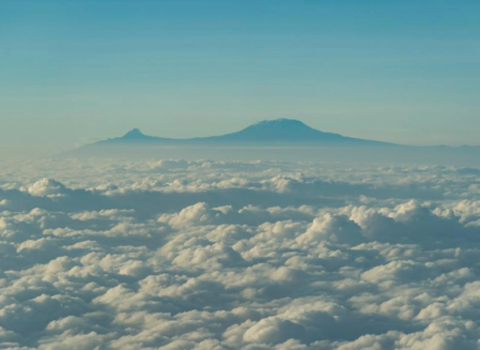 माउंट किलिमंजारो पर हेलीकॉप्टर हादसा, रेस्क्यू मिशन के दौरान 5 लोगों की मौत