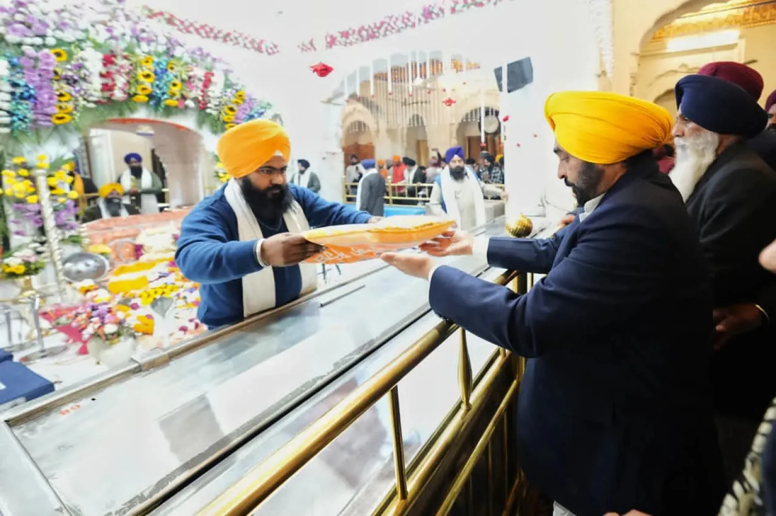 फतेहगढ़ साहिब में नतमस्तक हुए मुख्यमंत्री भगवंत सिंह मान, छोटे साहिबज़ादों की शहादत को किया नमन