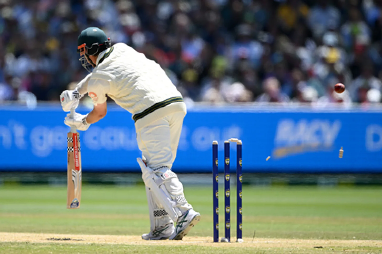 मेलबर्न टेस्ट: ऑस्ट्रेलिया 132 रन पर सिमटी, इंग्लैंड को जीत के लिए 175 रन का लक्ष्य