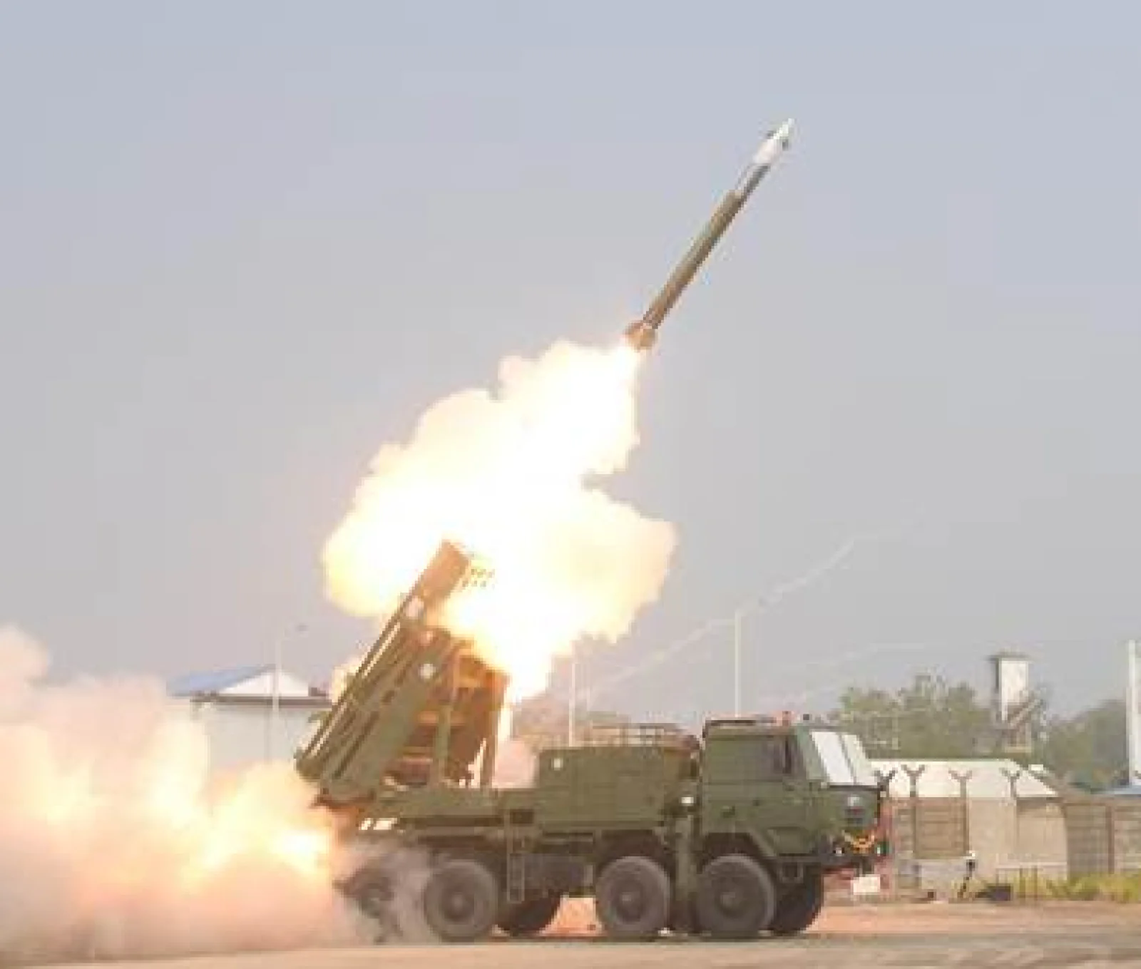 भारत की रक्षा शक्ति को बड़ी मजबूती: पिनाका लॉन्ग रेंज गाइडेड रॉकेट का सफल उड़ान परीक्षण