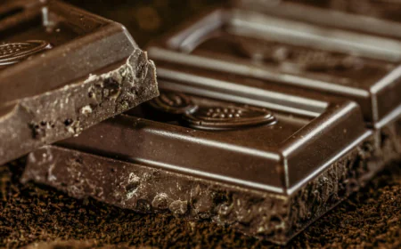 डार्क चॉकलेट टेस्ट के साथ दिल , दिमाग और स्किन को पहुंचाएगी फायदा