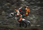 KTM 390 Adventure R रैली स्टाइल ग्राफिक्स और स्मार्ट फीचर्स के साथ हुई लॉन्च