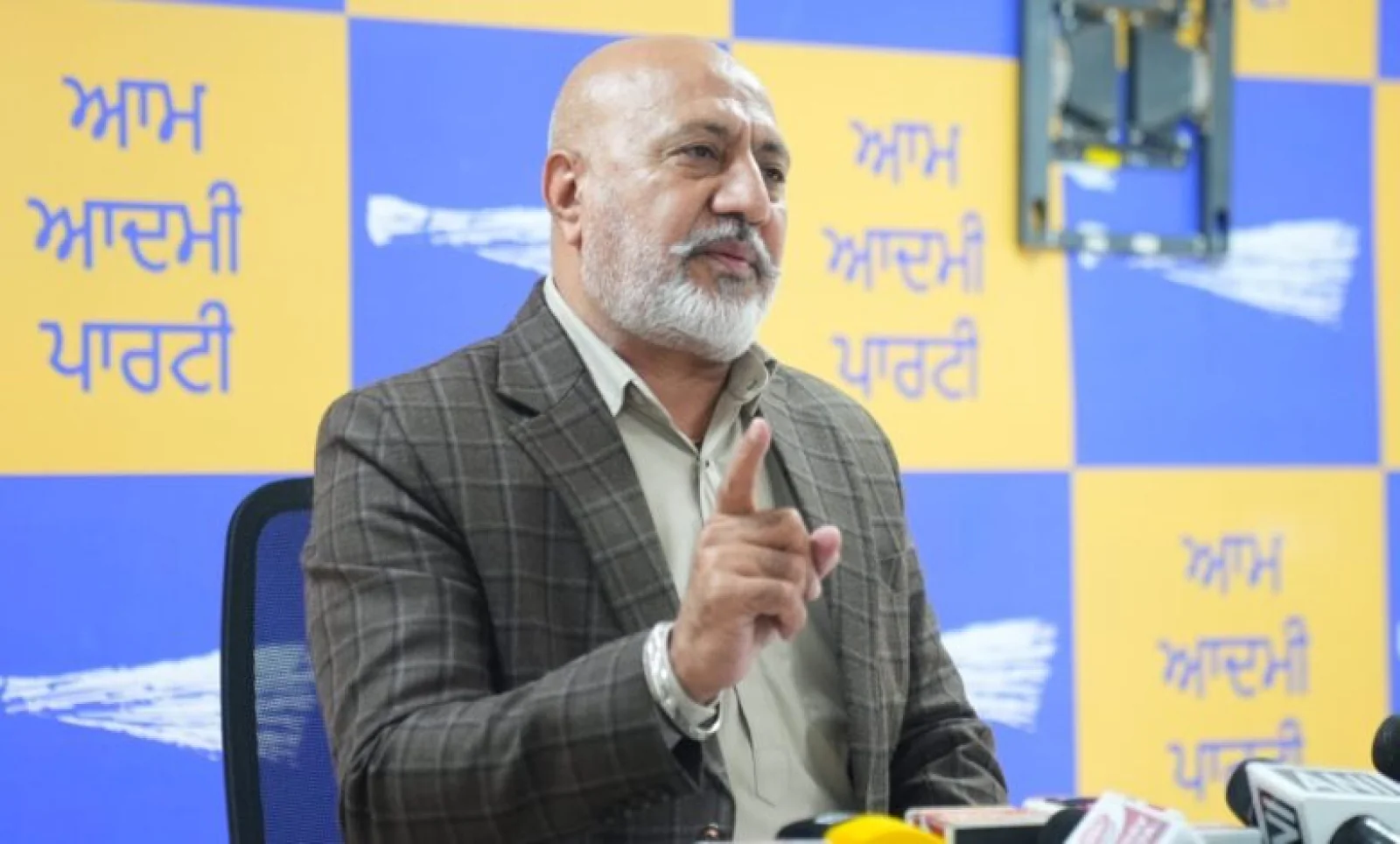 War Against Drugs: पंजाब में नशा तस्करों का होगा 'डायनासोर' जैसा अंत, मान सरकार ने लॉन्च किया खास ऐप और 'पिंड दे पहरेदार' मुहिम