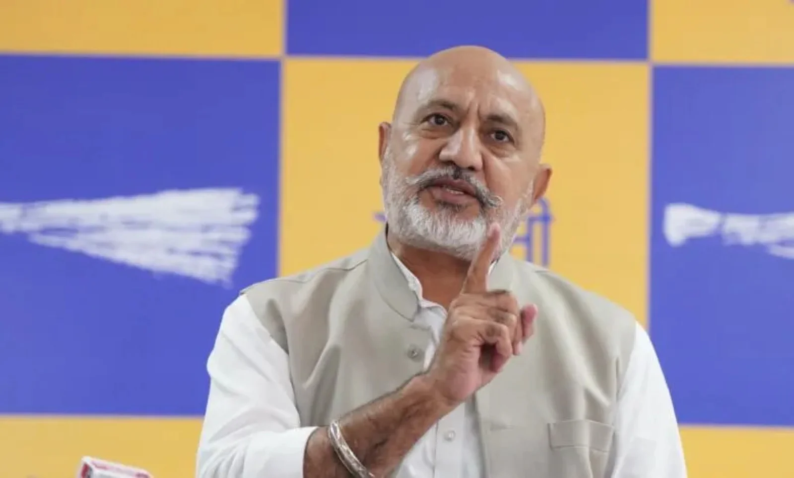 CM कुर्सी की बोली पर घमासान: बलतेज पन्नू का सुनील जाखड़ पर तीखा हमला