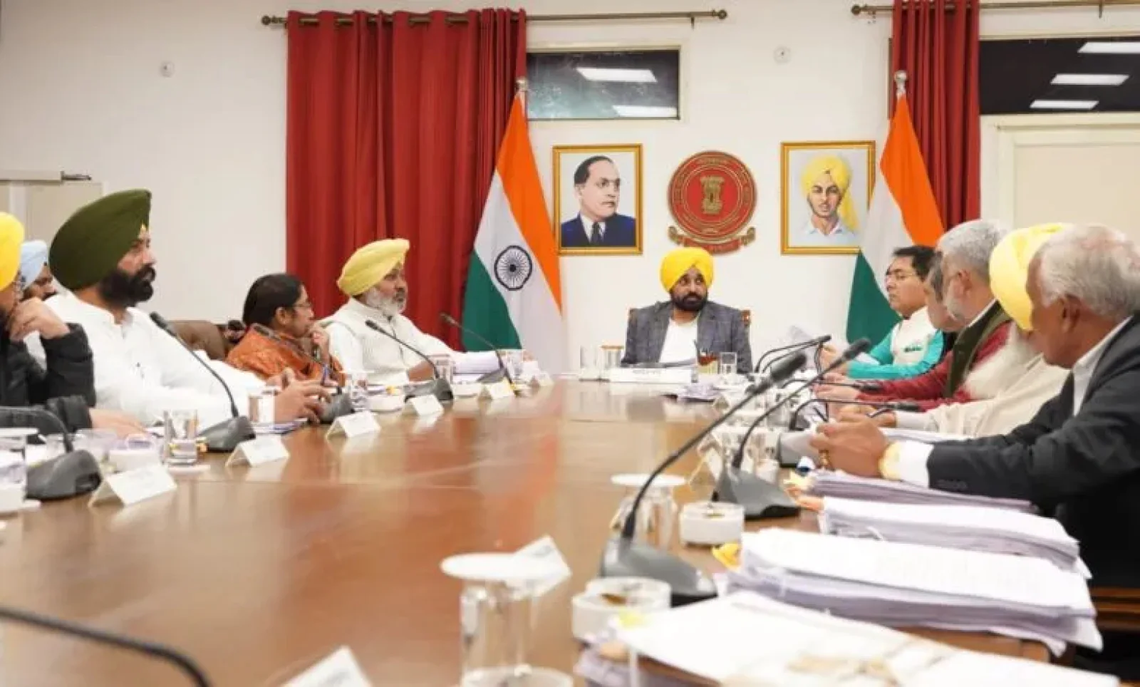 पंजाब सरकार ने 300 विशेषज्ञ डॉक्टरों को सूचीबद्ध करने और स्वास्थ्य सेवाओं को मजबूत बनाने की मंजूरी दी