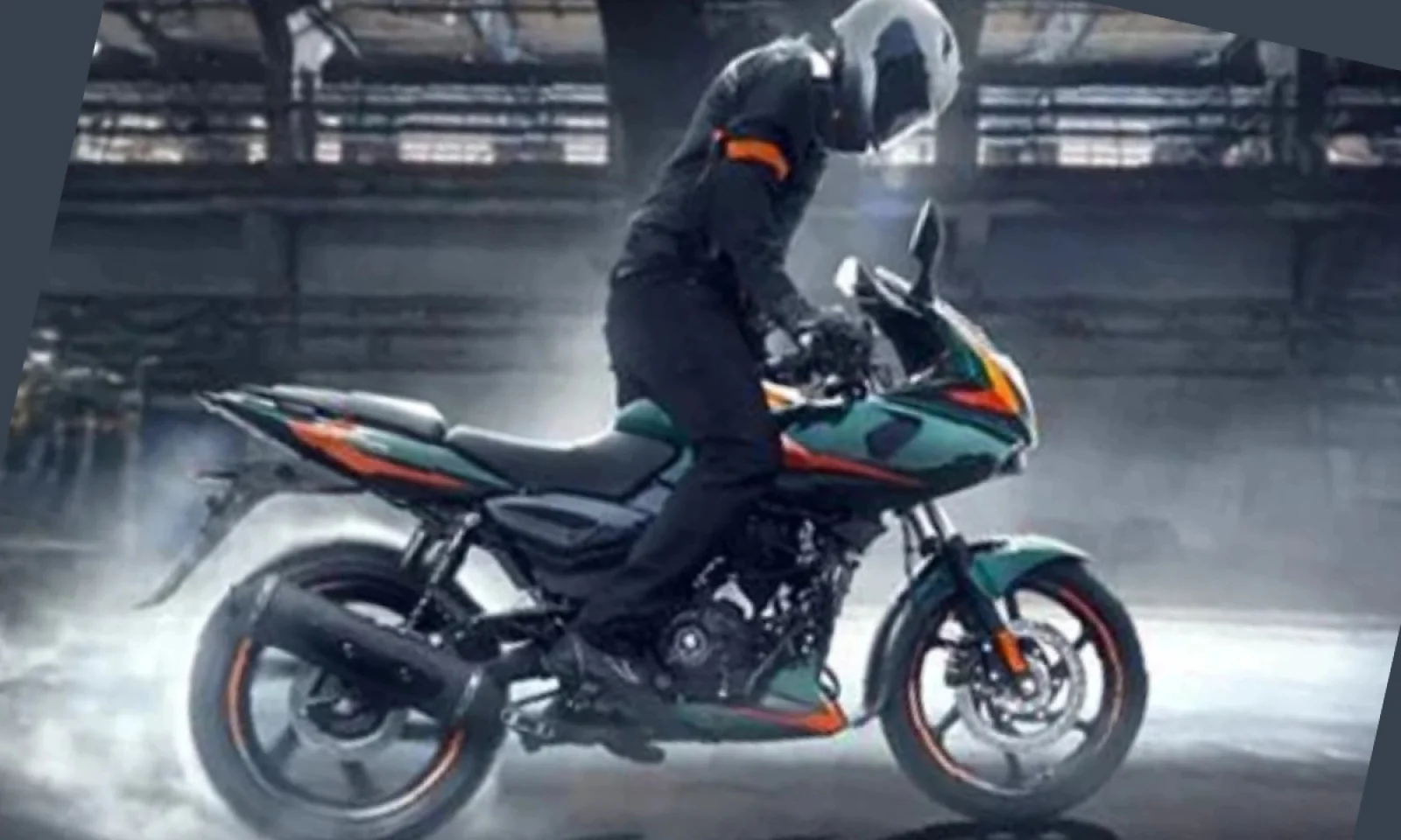 Bajaj Pulsar 220F नई अपडेट के साथ देगा पावरफुल परफॉर्मेंस जानें कीमत