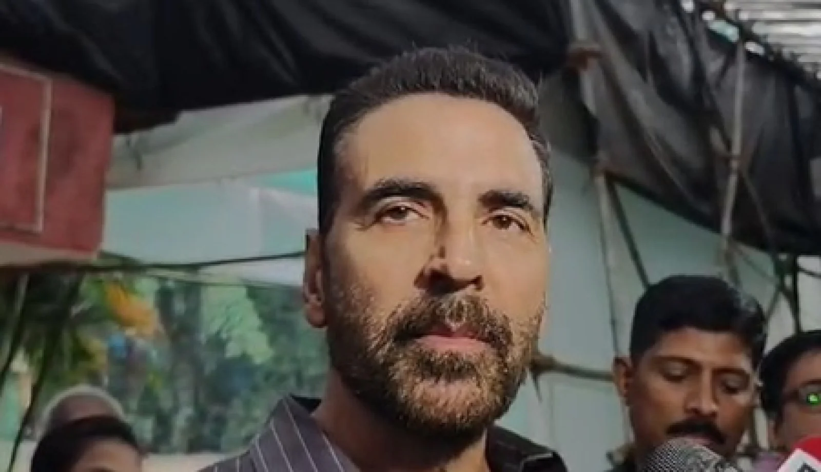 Mumbai BMC Election 2026: वोट डालने के बाद अक्षय कुमार का मुंबईकरों को चैलेंज; बोले- 'असली हीरो बनना है तो डायलॉग नहीं, वोट दें'