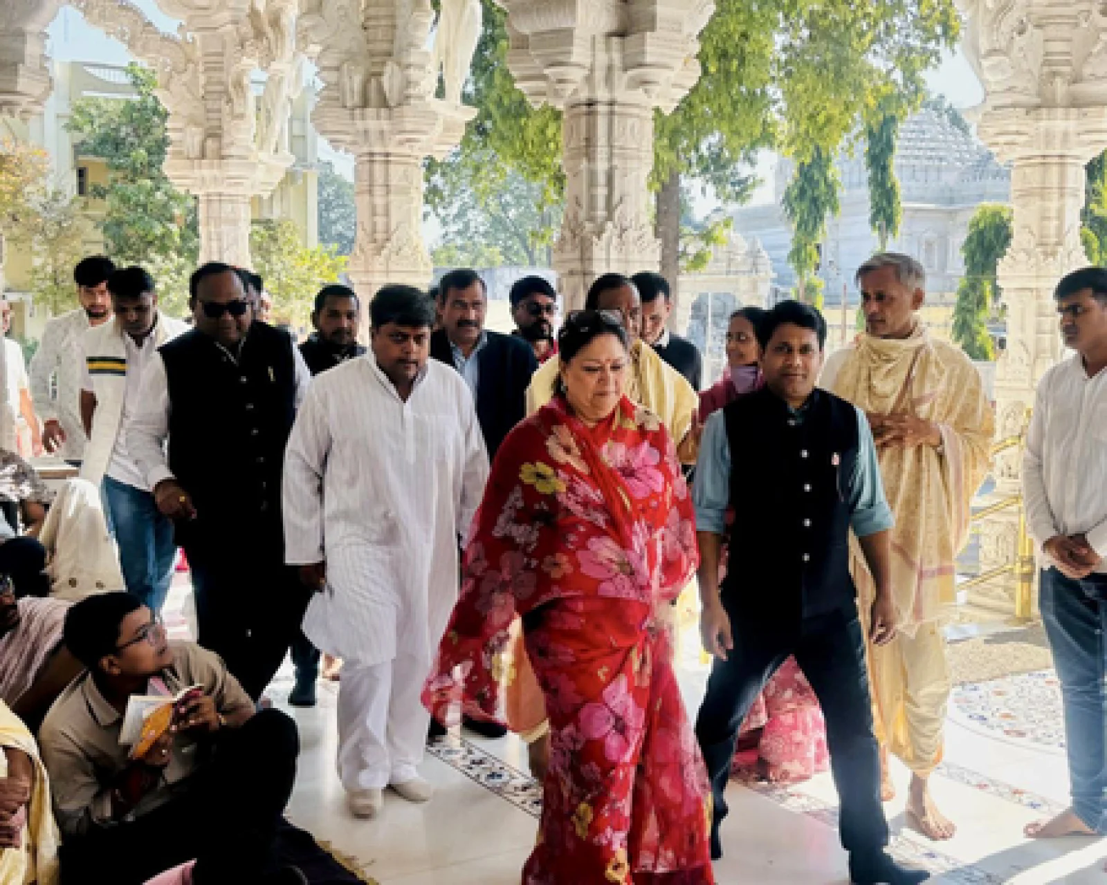 Rajasthan News: वसुंधरा राजे ने दिखाई दुष्यंत सिंह की पदयात्रा को झंडी; बोलीं- 'पांव के छाले मेरी राहें नहीं रोक पाए, आप भी रुकना मत'