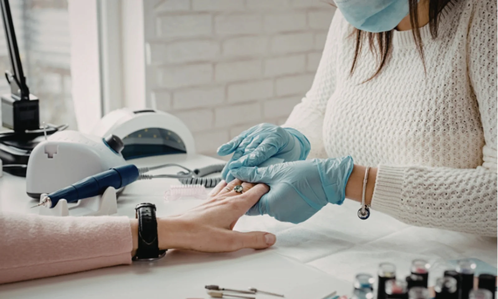 सर्दियों में नाखूनों की करें अच्छे से देखभाल करें आसान से टिप्स फॉलो