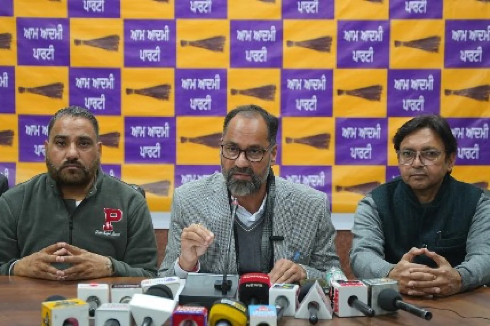 'अब पंजाब से गैंगस्टर शब्द ही मिटा देंगे', पवन टीनू ने बताया भगवंत मान सरकार का महा-प्लान; हेल्पलाइन नंबर जारी