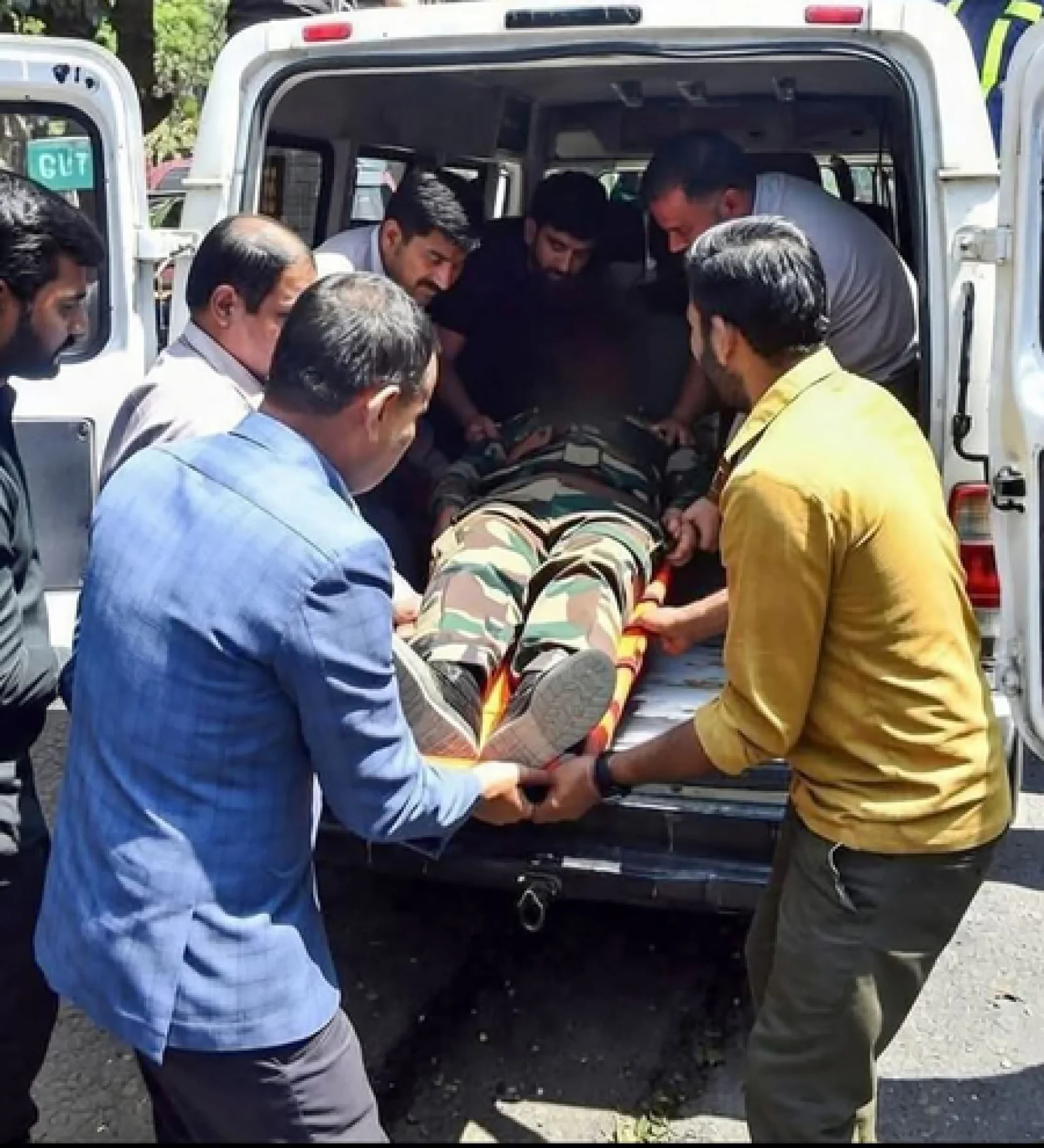 Doda Army Accident: डोडा में सेना का वाहन खाई में गिरा, 10 जवान शहीद; राष्ट्रपति, राहुल गांधी और देश के शीर्ष नेताओं ने जताया गहरा दुख