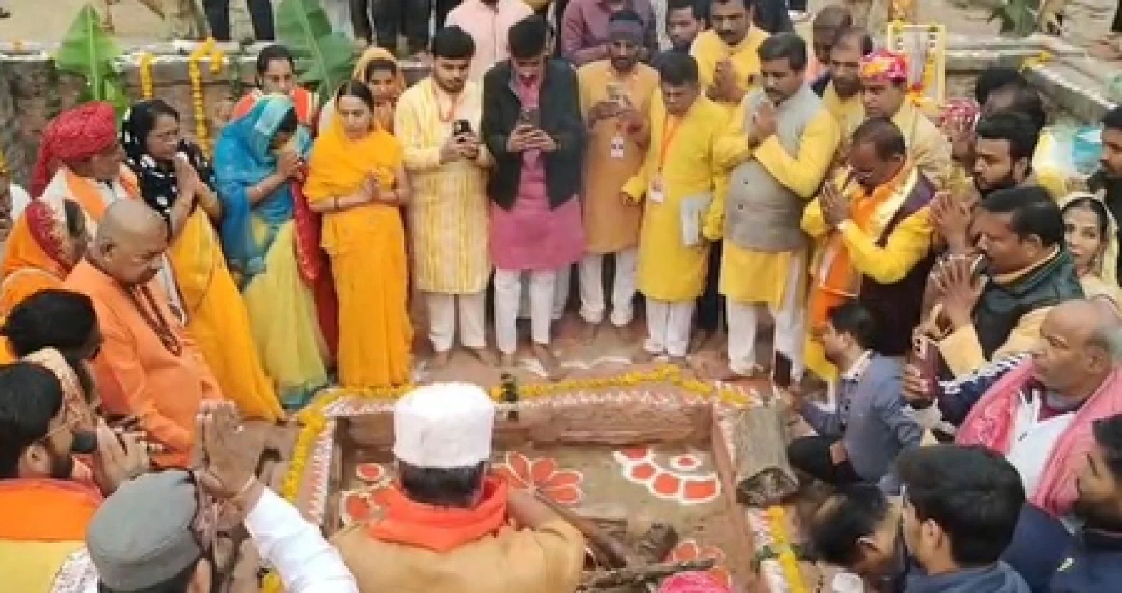 Bhojshala Basant Panchami: धार में भारी सुरक्षा के बीच शुरू हुई सरस्वती पूजा; दोपहर में होगी नमाज, 8000 जवानों की तैनाती के बीच SC का आदेश लागू